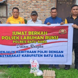 Polsek Labuhan Ruku Gelar Kegiatan Jumat Berkah, Salurkan Bantuan Sembako untuk Kaum Dhuafa