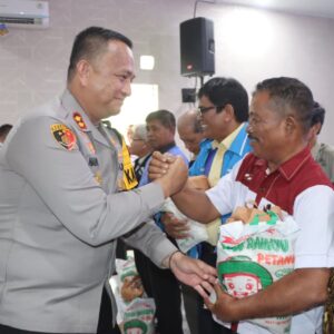 Polres Batu Bara dan BI Salurkan 200 Paket Bansos Sambut Natal 2025