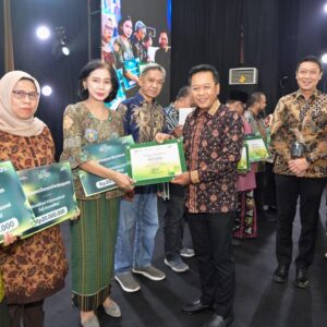 Rektor USU Prof.Muryanto Amin Serahkan USU Award 2025 Jadi Momentum Prestasi dan Solidaritas Kemanusiaan