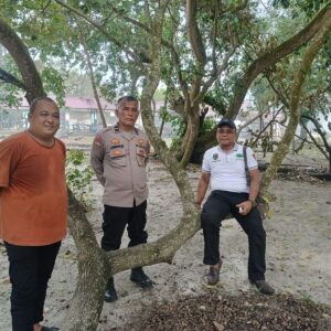 Polsek Indrapura Lakukan Pengamanan di Pantai Datuk Saat Libur Nataru