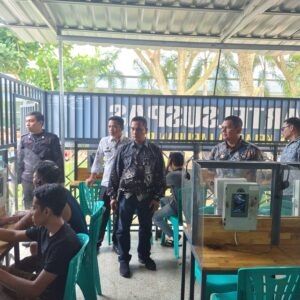 Kalapas Labuhan Ruku Cek Wartelsuspas dan Berinteraksi dengan Warga Binaan