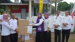Ketua TP Posyandu Kabupaten Asahan Serahkan Bantuan Meja dan Kursi Untuk Posyandu