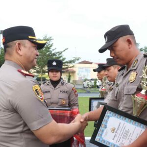 Kapolres Batu Bara Beri Penghargaan kepada 15 Personel Berprestasi