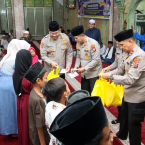 Safari Ramadhan Polda Sumut dan Polres Pelabuhan Belawan di Masjid Al-Muttaqin, Pererat Silaturahmi, Sampaikan Pesan Kamtibmas