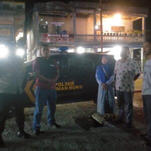 Patroli Malam, Personel Polsek Labuhan Ruku Antisipasi Gangguan Kamtibmas di Tanjung Tiram