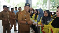 Pemkab Asahan-Baznas Salurkan Zakat Kepada Petugas Kebersihan